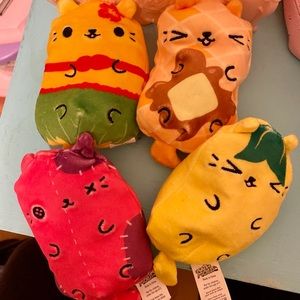4 Cats vs Pickles plushies 🐱